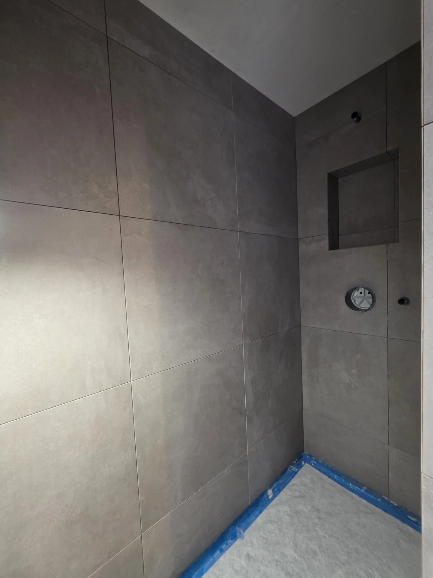 Carrelage de la douche et de sa niche