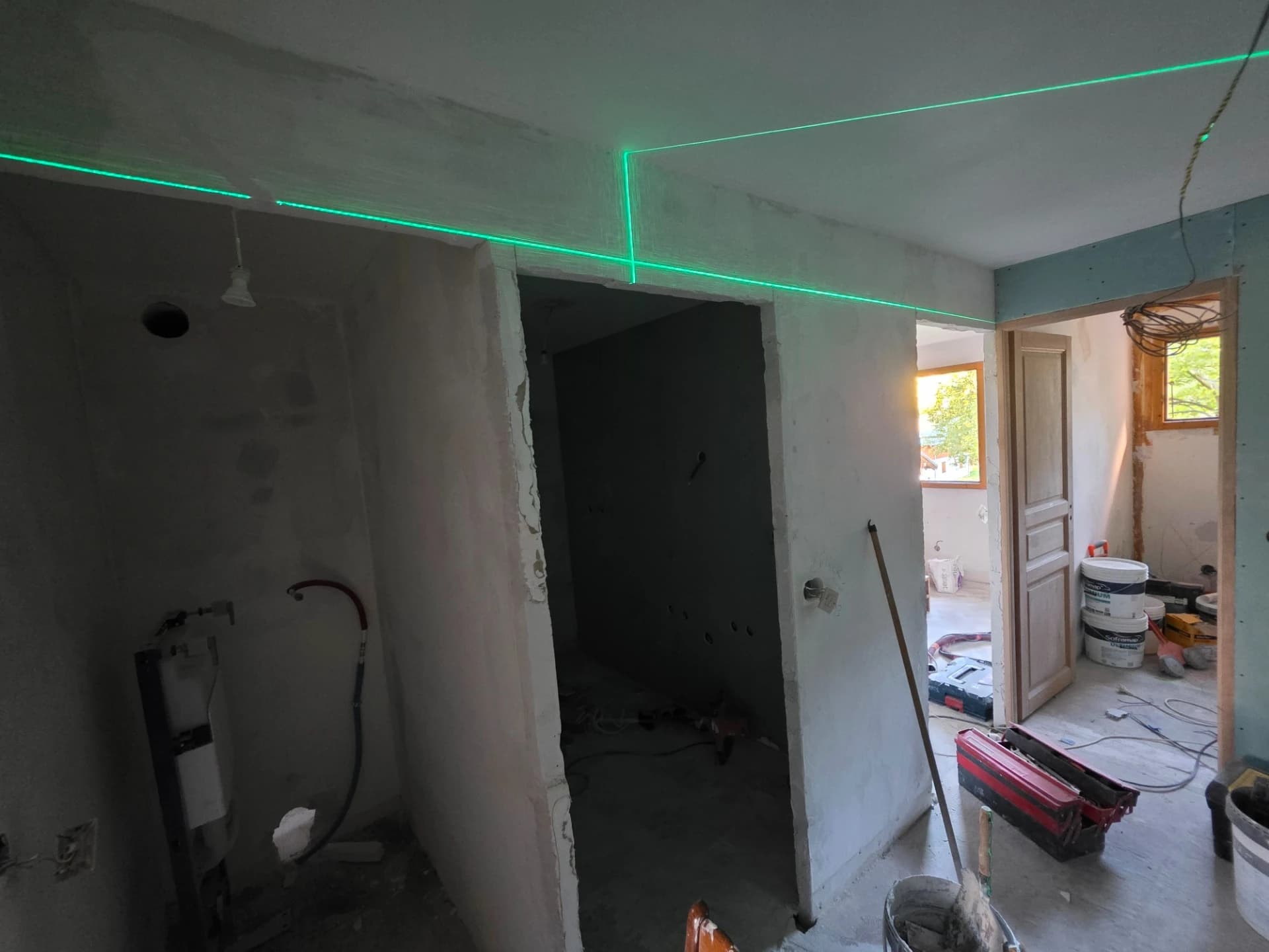 Refection des carreaux de plâtre autour des nouveaux blocs portes