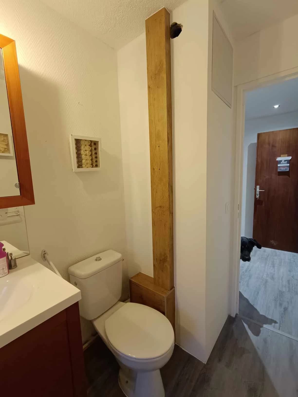 Le coffret près du WC