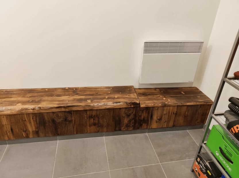 Habillage d'une banquette en vieux bois à Celliers – vue du chantier 7