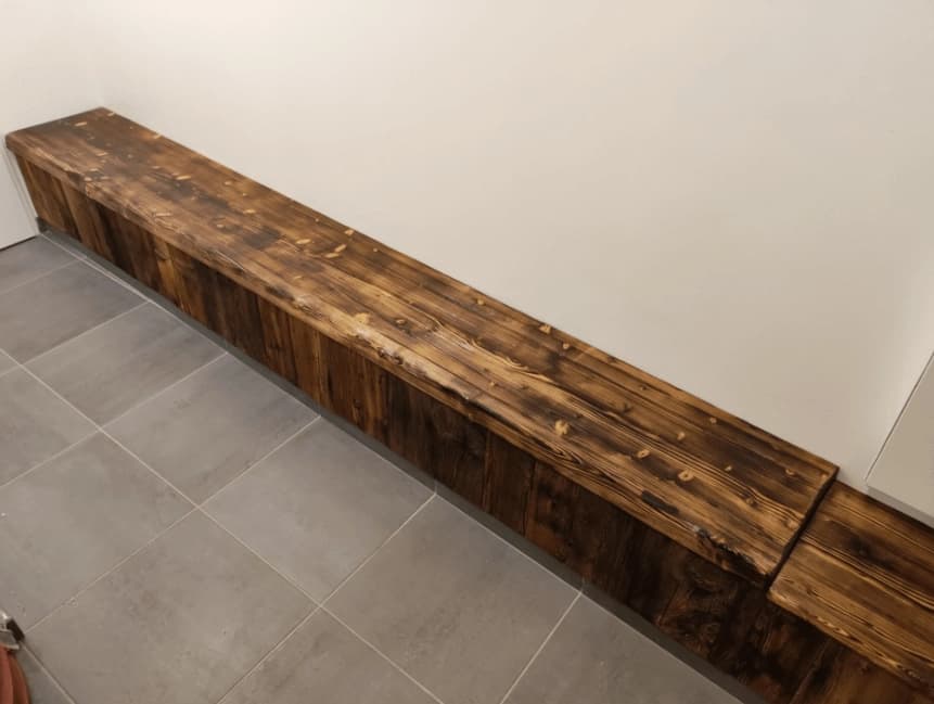 Habillage d'une banquette en vieux bois à Celliers – vue du chantier 8