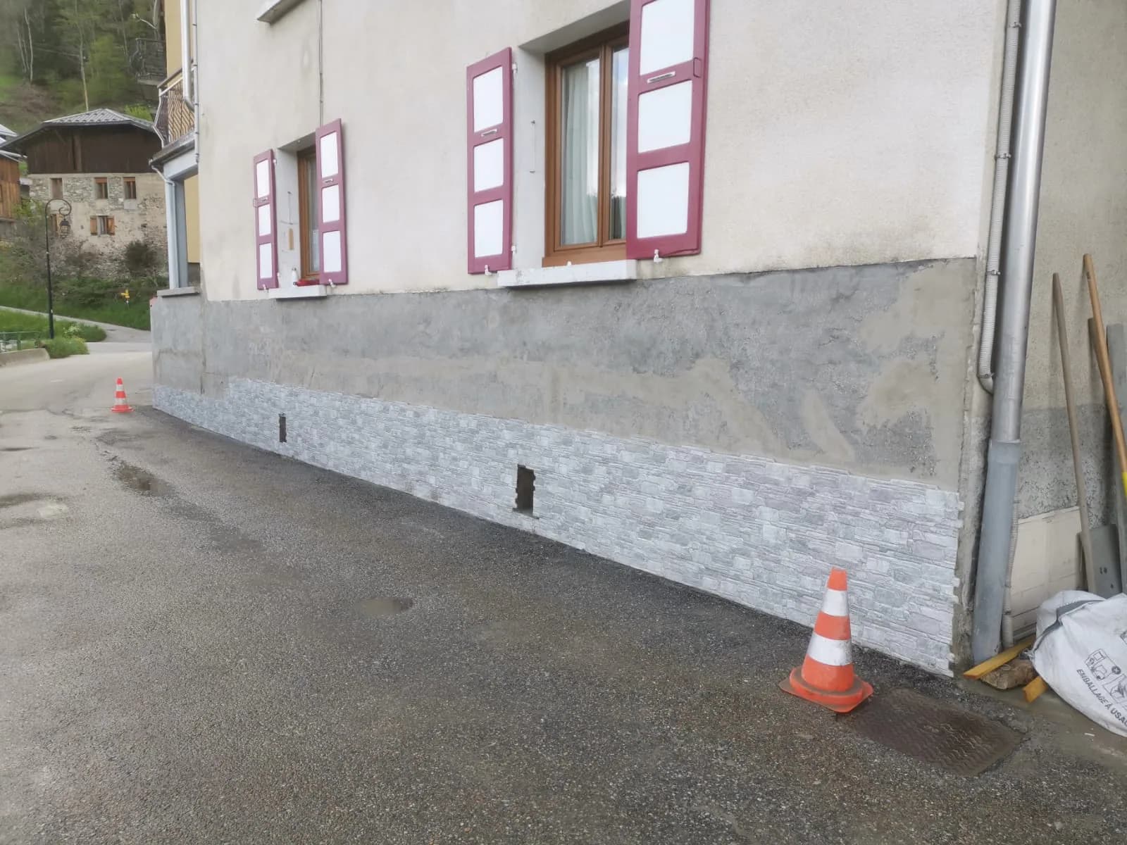 Parement exterieur imitation pierre à Bonneval – vue du chantier 13