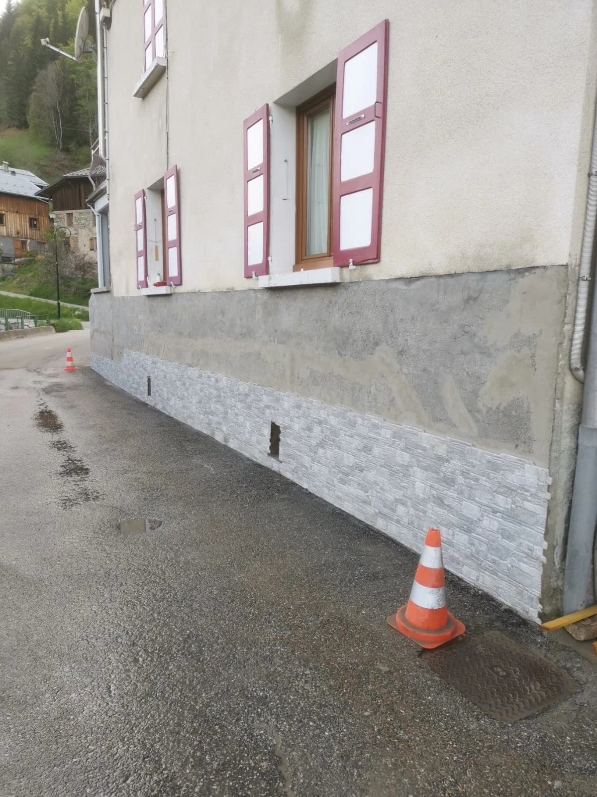 Parement exterieur imitation pierre à Bonneval – vue du chantier 14
