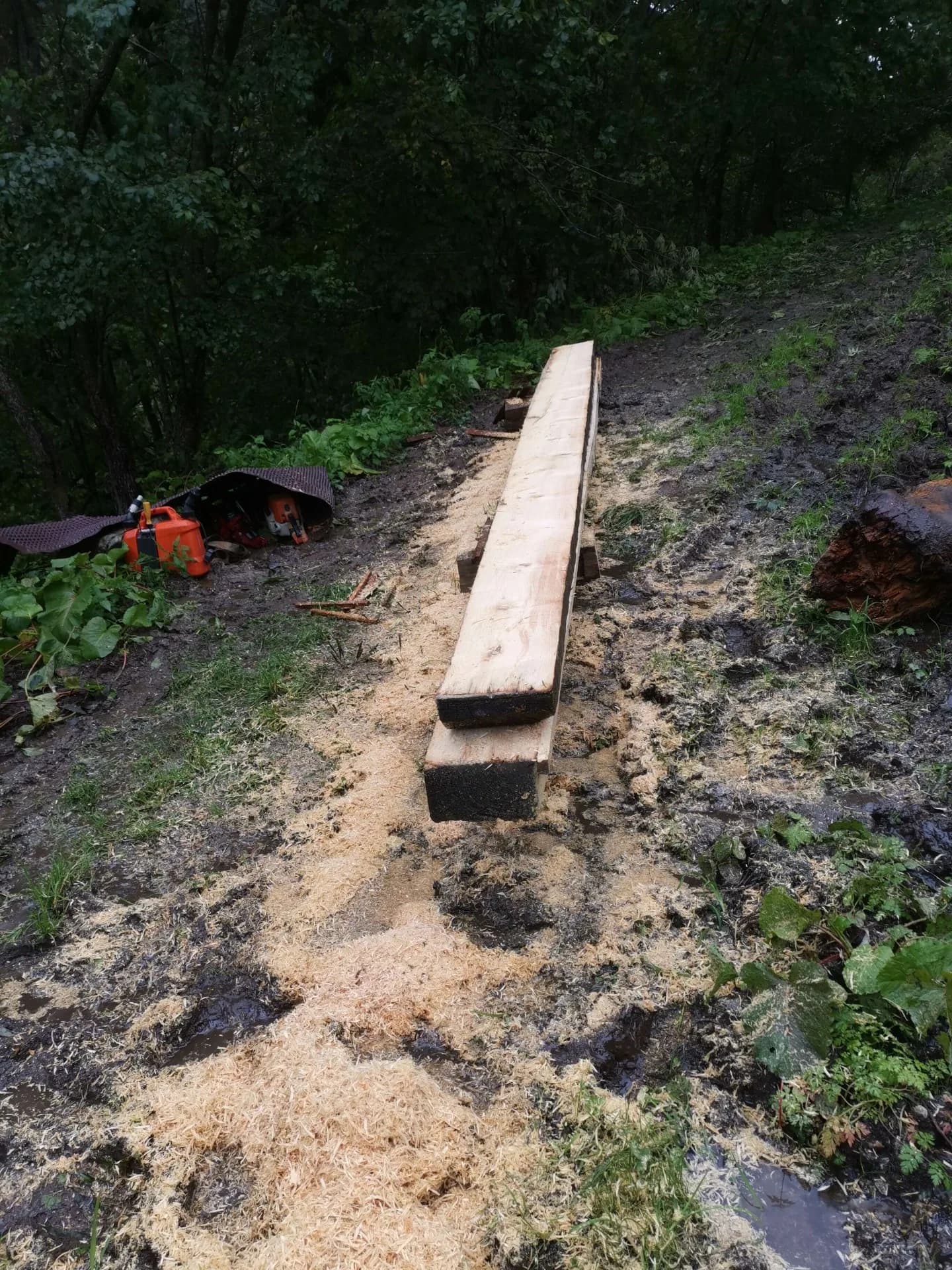 Habillage de volets roulants en vieux bois à Celliers – vue du chantier 7