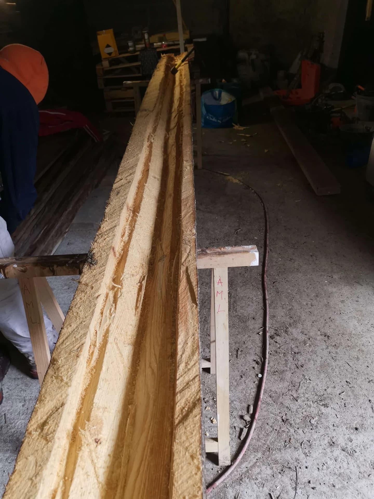 Habillage de volets roulants en vieux bois à Celliers – vue du chantier 9
