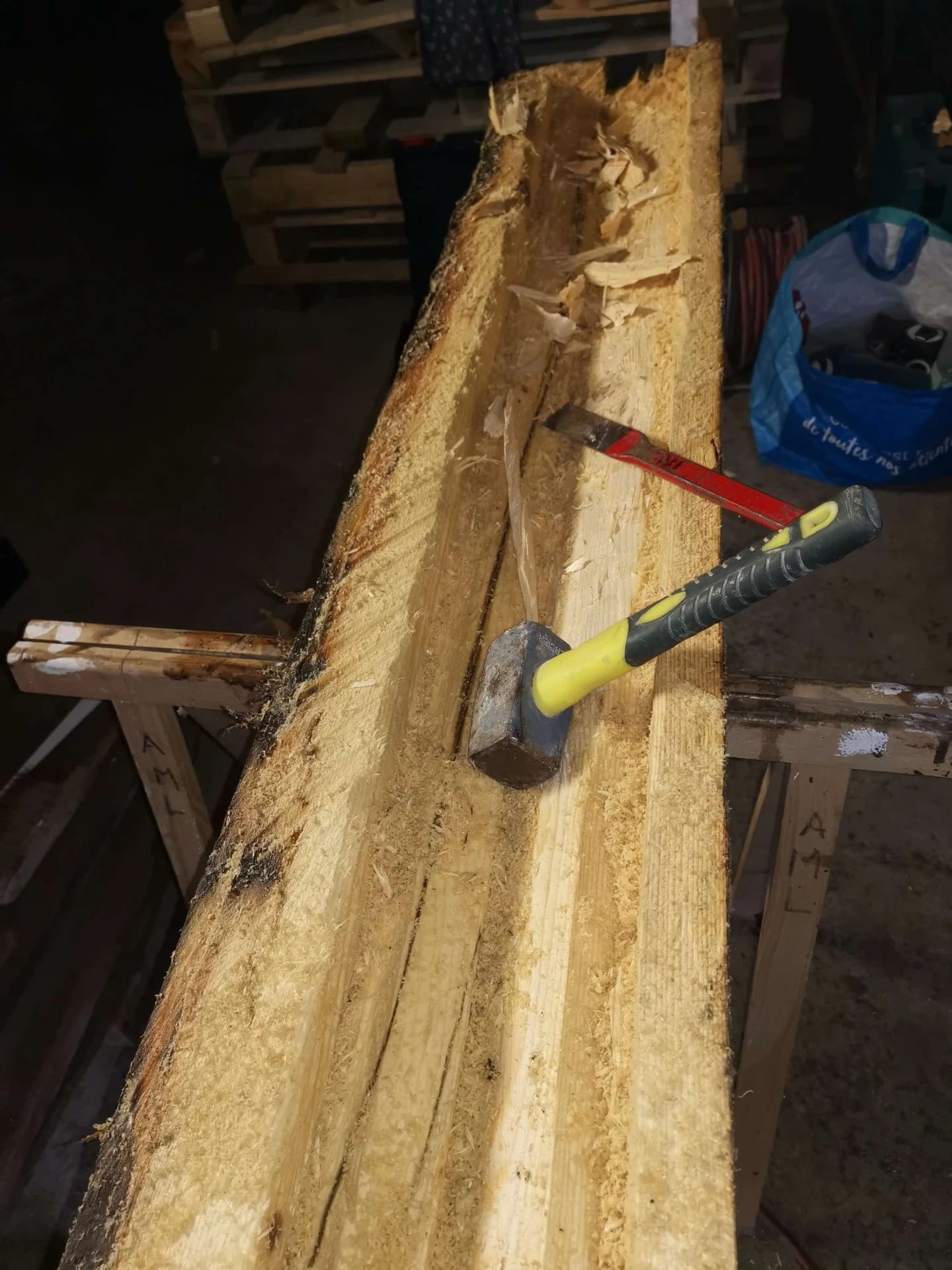 La face intérieur est creusée pour le volet