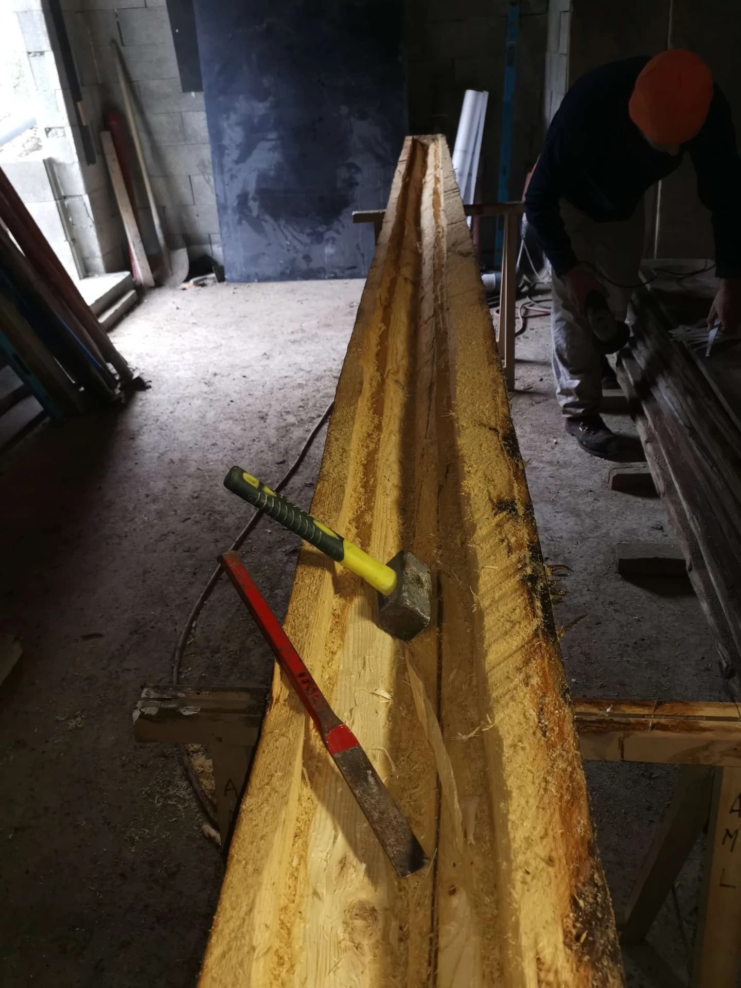 Habillage de volets roulants en vieux bois à Celliers – vue du chantier 10