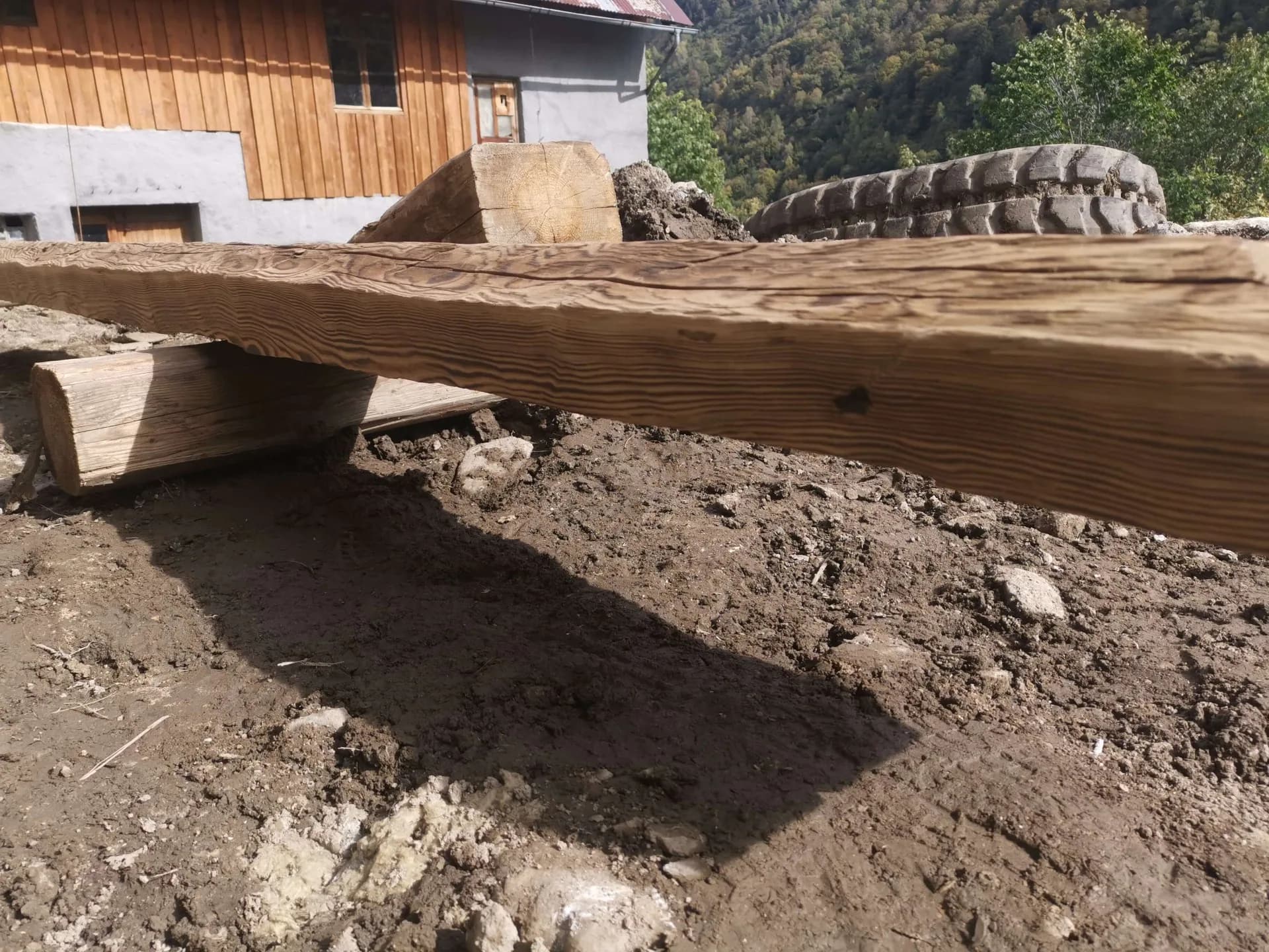 Habillage de volets roulants en vieux bois à Celliers – vue du chantier 11