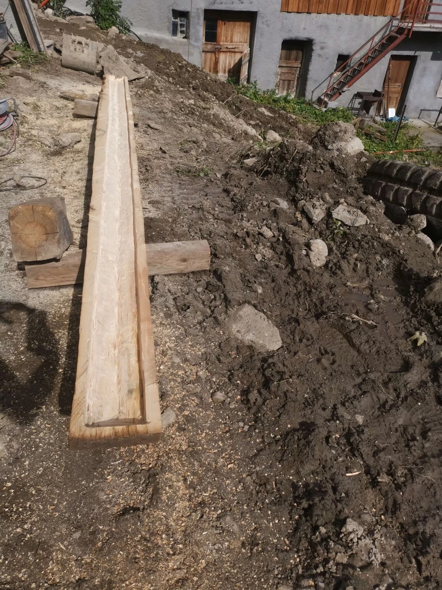 Habillage de volets roulants en vieux bois à Celliers – vue du chantier 14