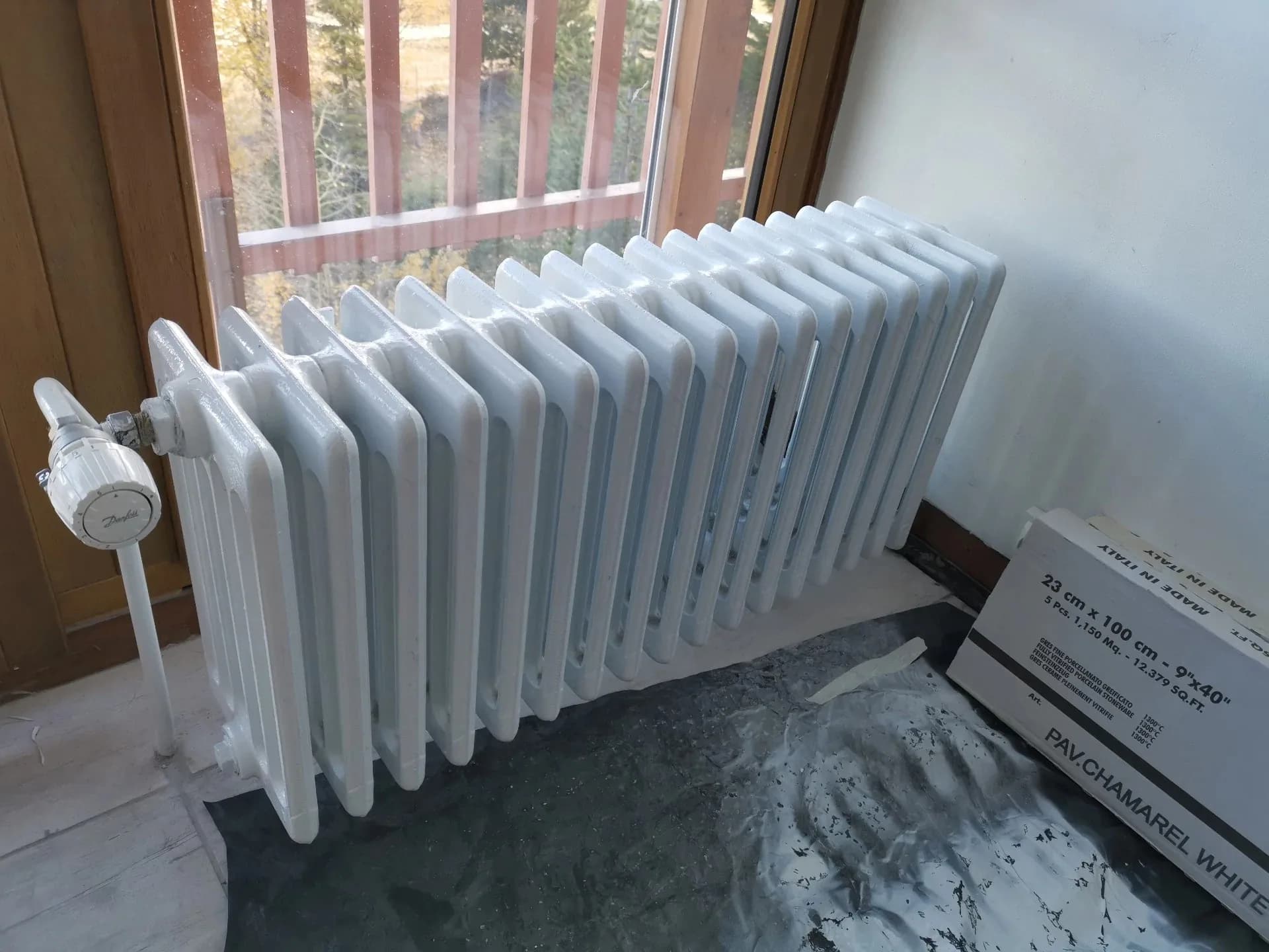 Les 3 radiateurs à eau de l'appartement sont repeints avec une peinture speciale