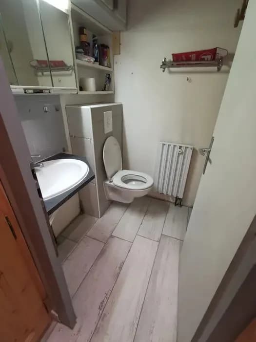 Pose d'un WC suspendu à Courchevel – réalisation DOMINDY RÉNOVATION