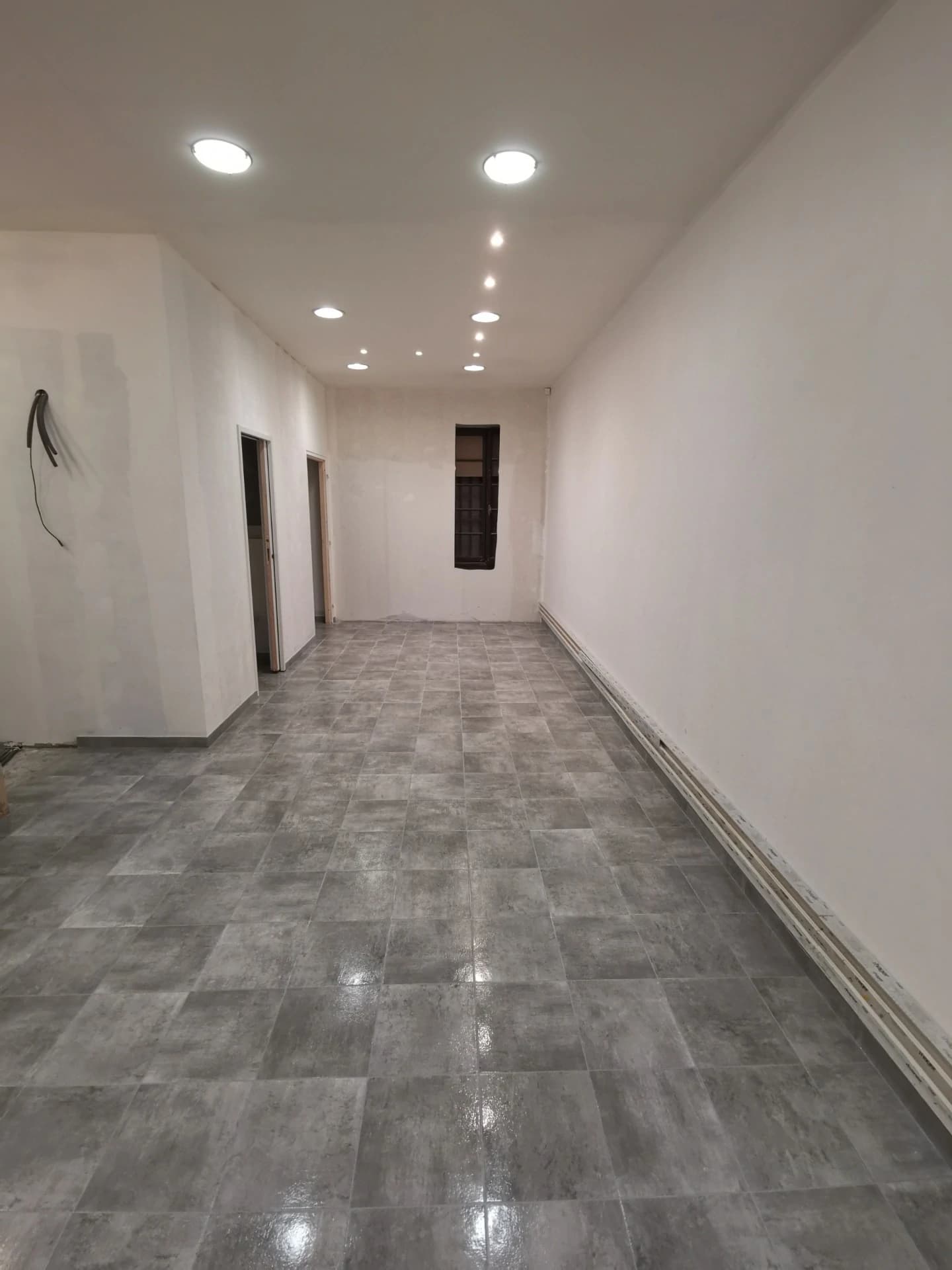 Carrelage Carrelage de sols de commerces, appartements et maisons