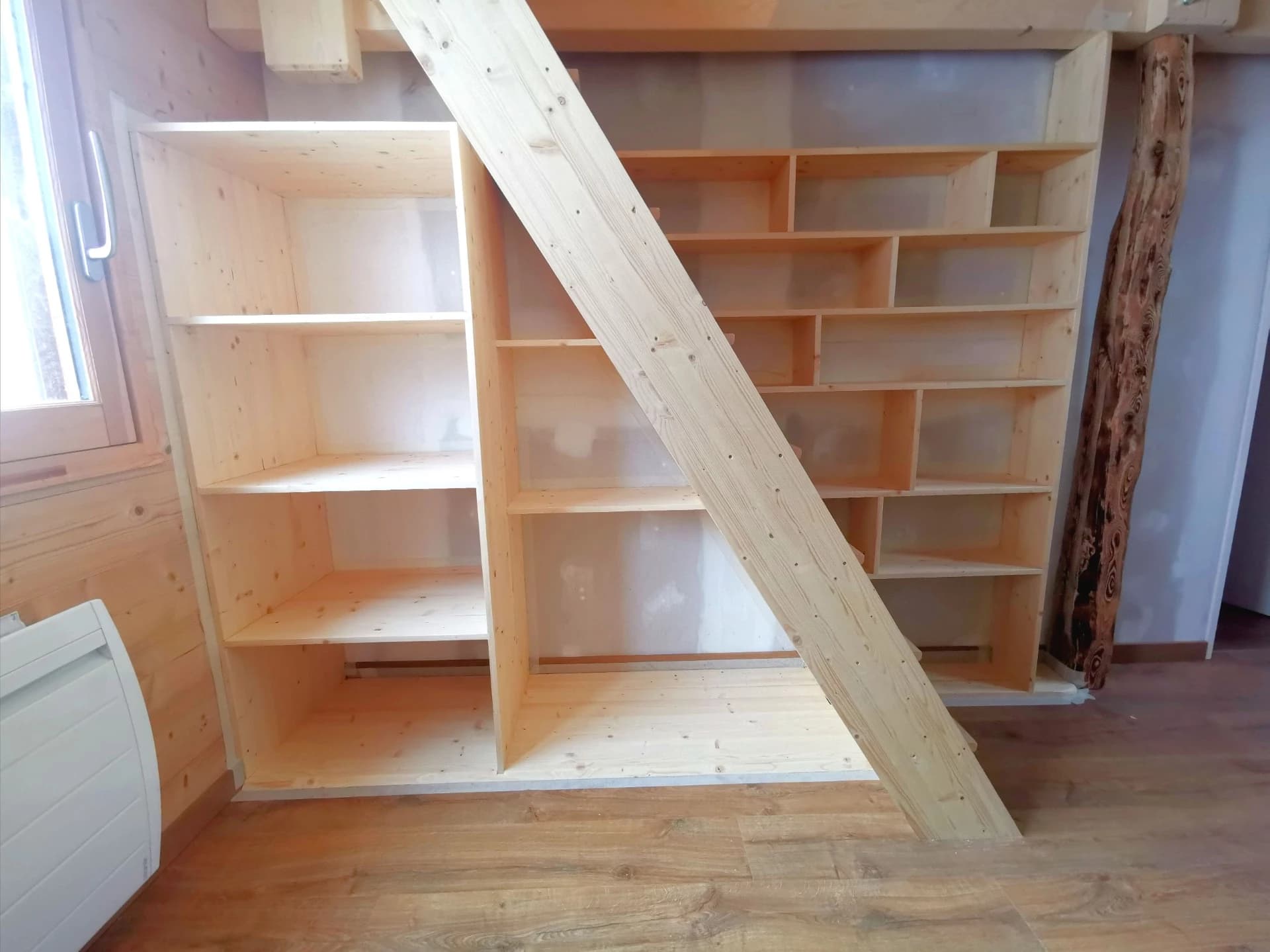 Bibliothèque et penderie sur-mesure à Celliers – vue du chantier 10