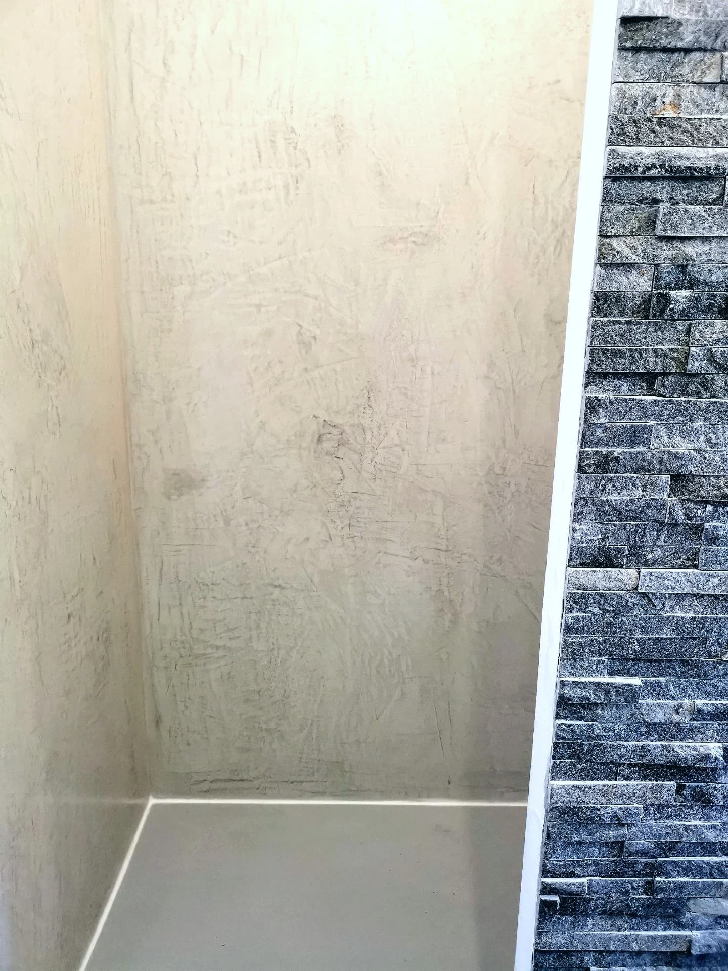 Sanitaires rénovés en Savoie – réalisation DOMINDY RÉNOVATION