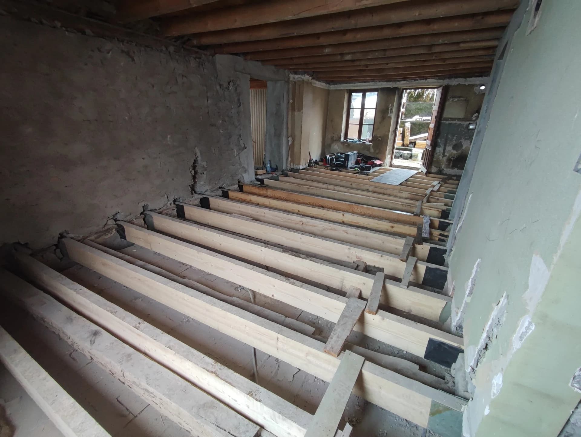 Rénovation d'une ancienne maison à Beaufort (73270) – vue du chantier 42