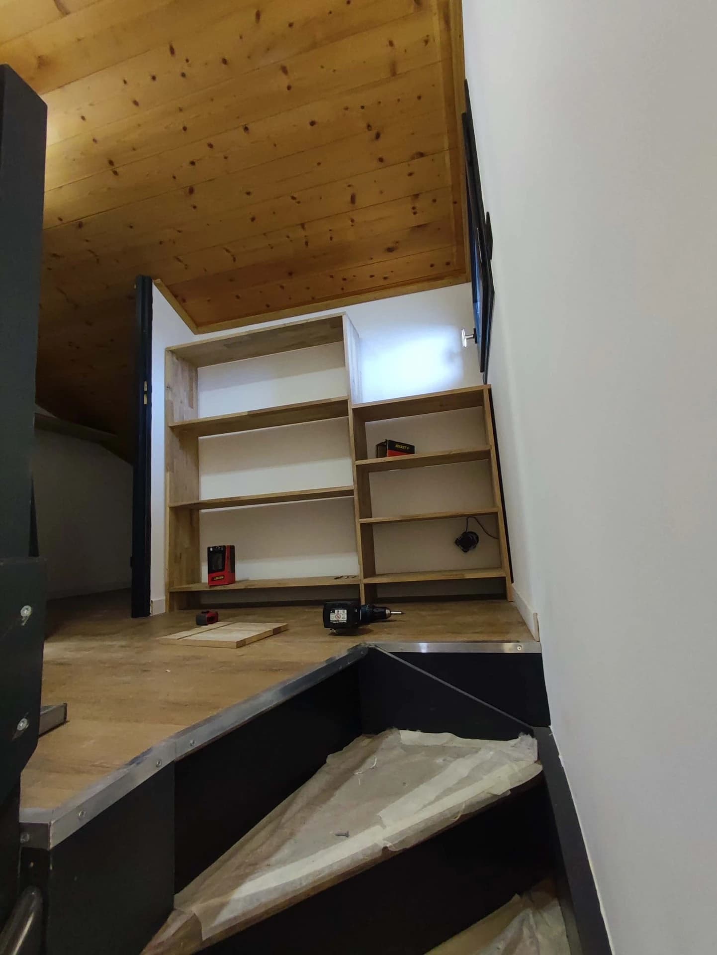 Nous laissons un espace en bas pour la prise