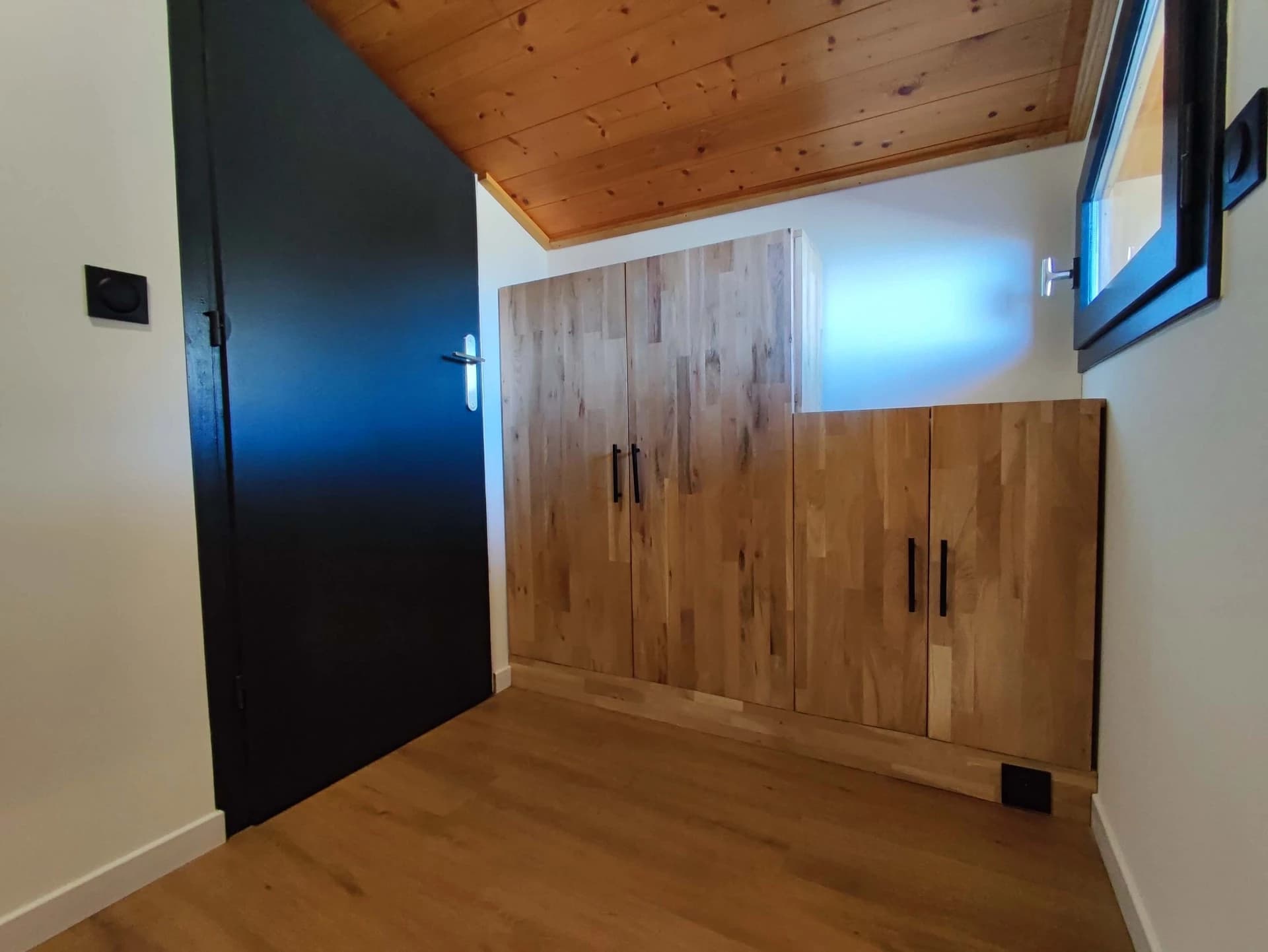 Meuble sur-mesure en Chêne à Méribel – vue du chantier 10