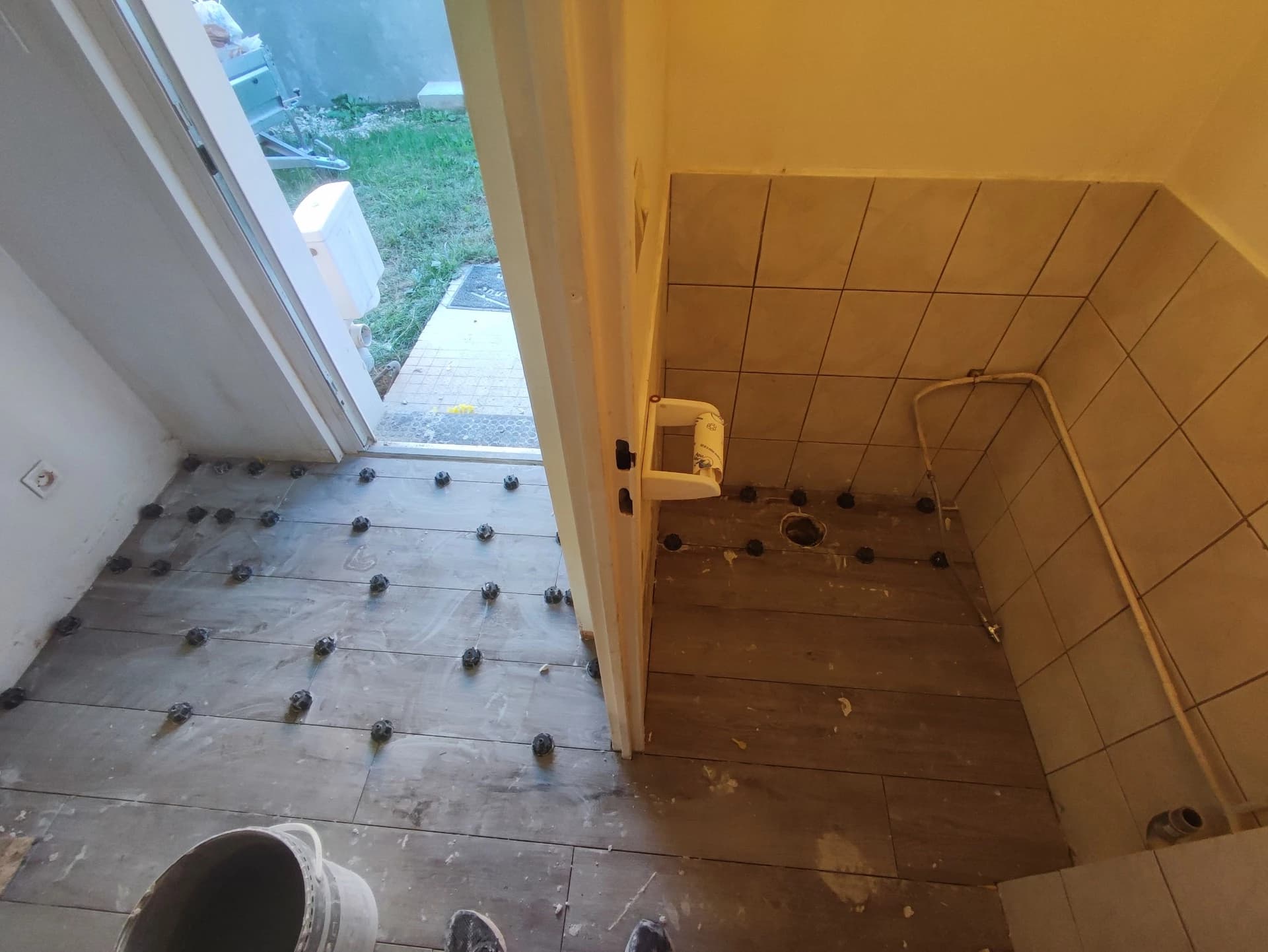 Carrelage de l'entrée et du WC