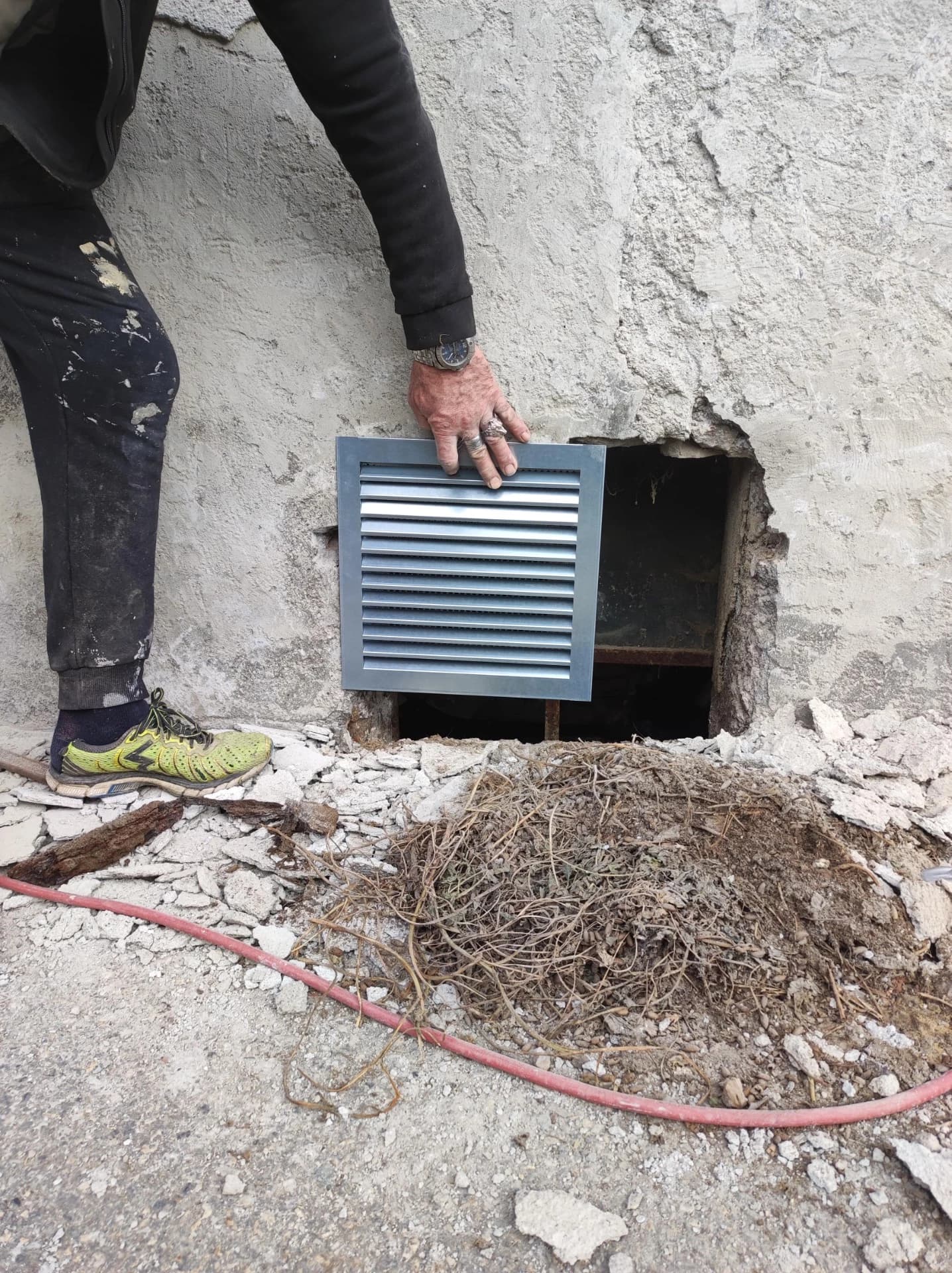 Présentation des grilles à leur futur emplacement
