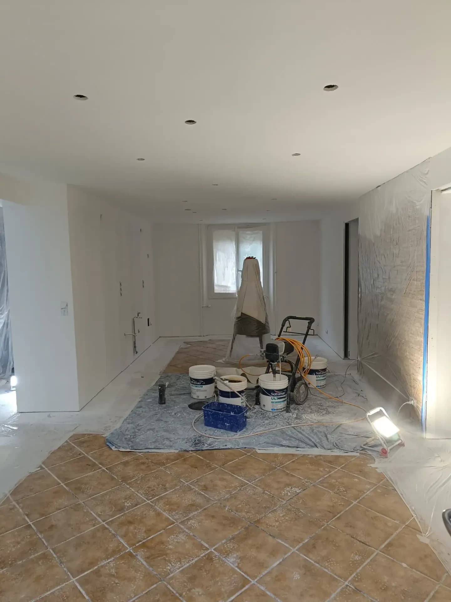 Réfection complète d'un salon/cuisine à Petit-Coeur – vue du chantier 38