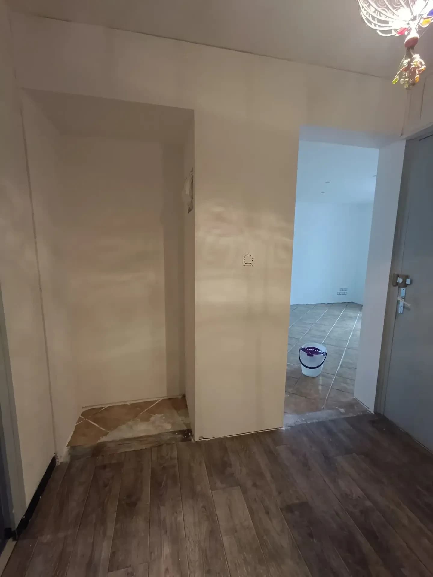 Réfection complète d'un salon/cuisine à Petit-Coeur – vue du chantier 35