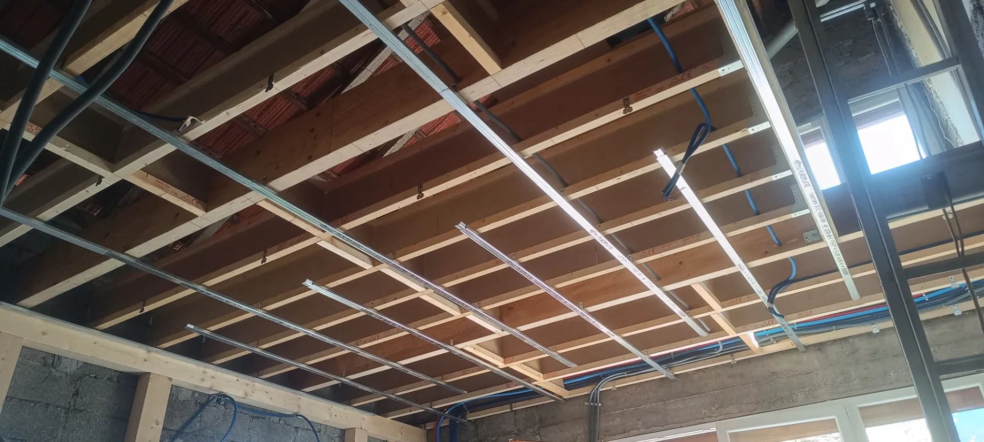 Ossature mettalique du plafond