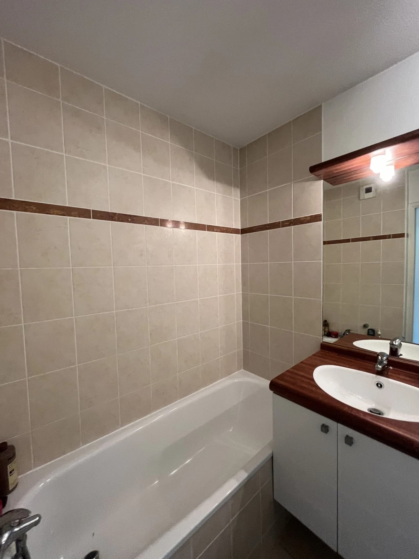 Une des deux salles de bain