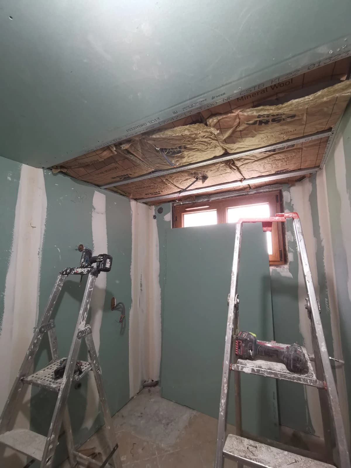 Nous pouvons alors isoler et plaquer le plafond