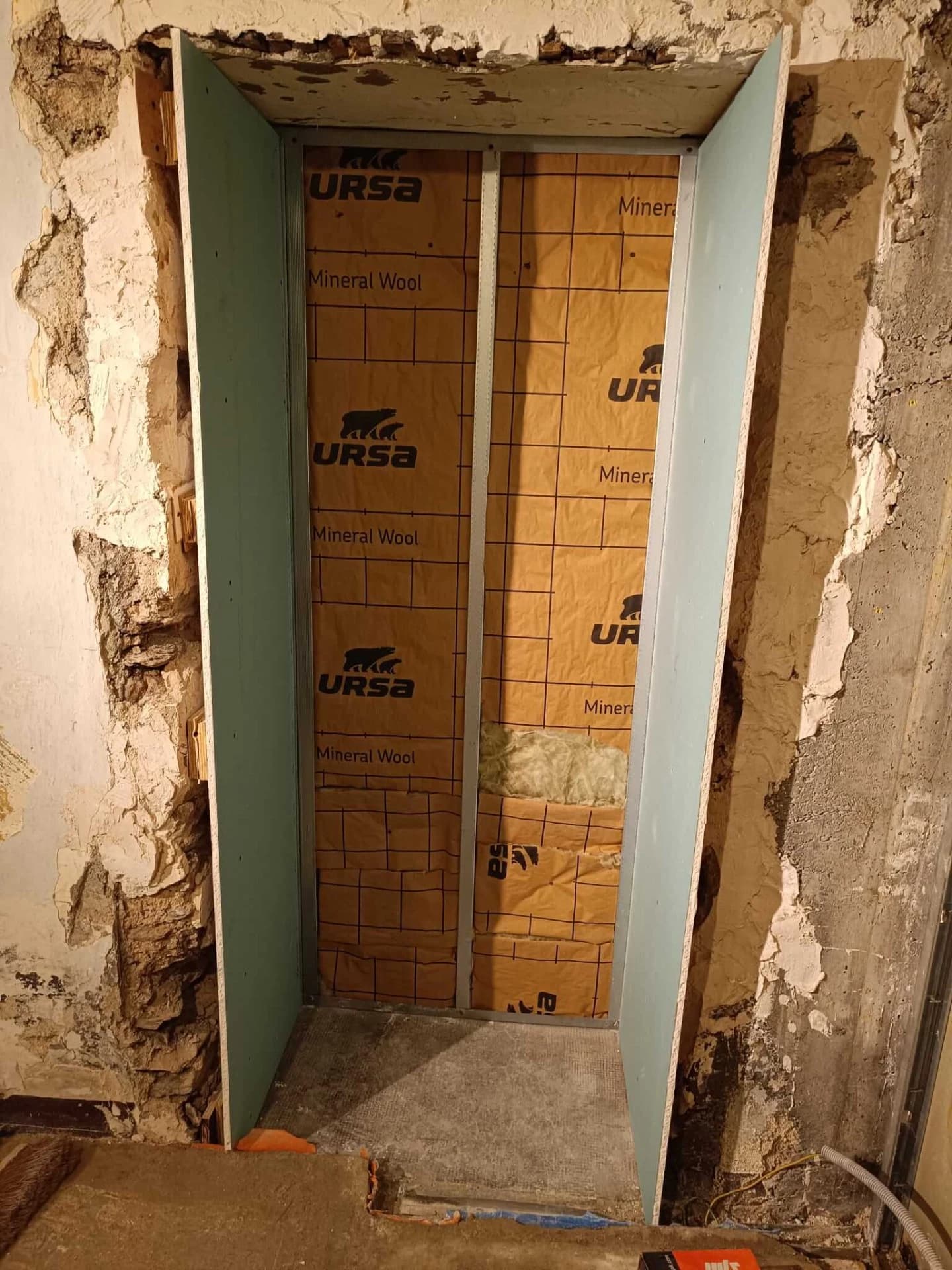 L'espace découvert est plaqué