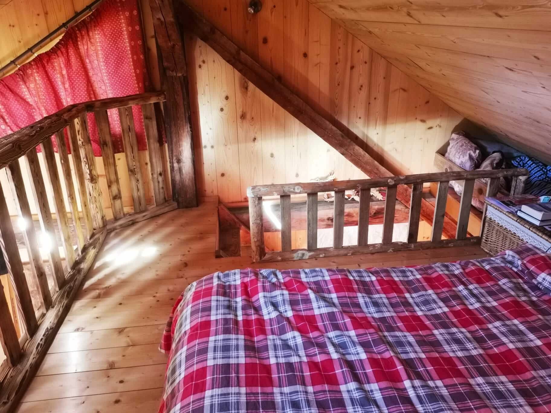 Création d'une rambarde en vieux bois sur-mesure à Celliers – vue du chantier 14