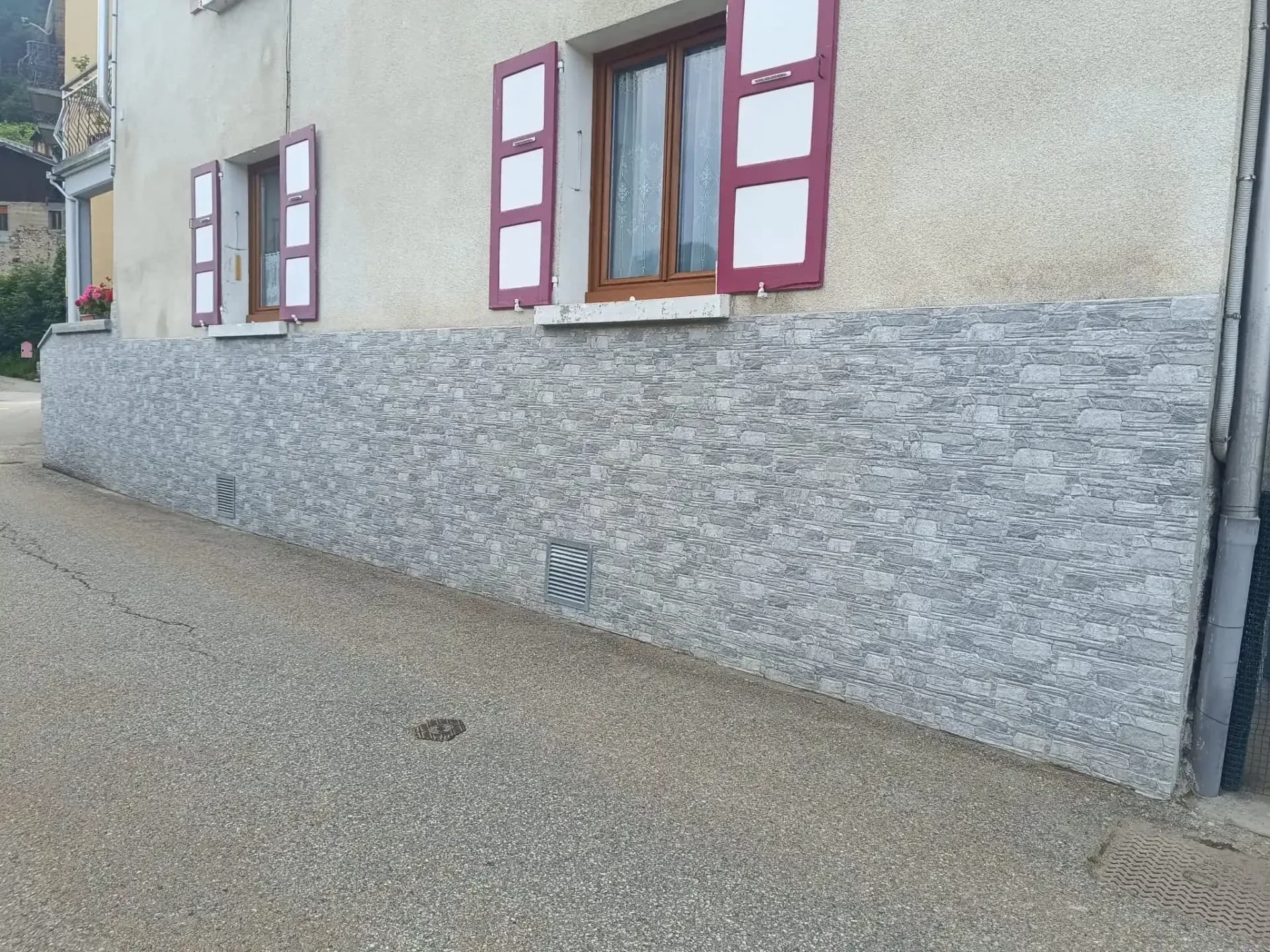 Parement exterieur imitation pierre à Bonneval – vue du chantier 18