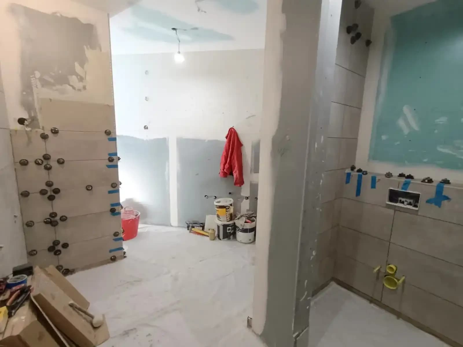 Pose des premiers carreaux