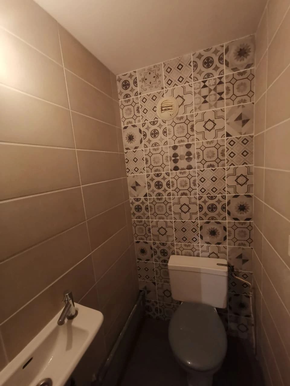 Pose d'un WC à Albertville – réalisation DOMINDY RÉNOVATION