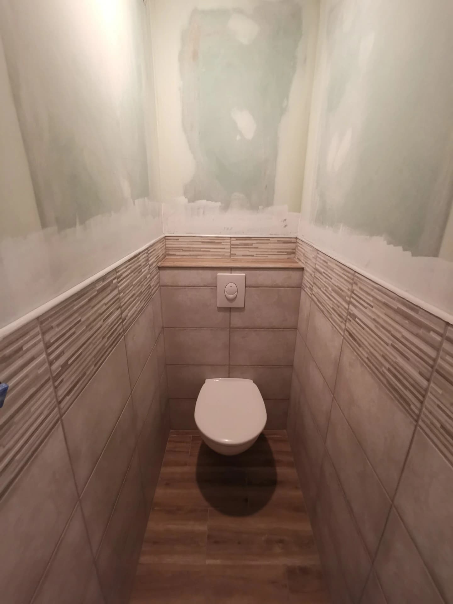 Pose d'un WC suspendu à La Bâthie – réalisation DOMINDY RÉNOVATION